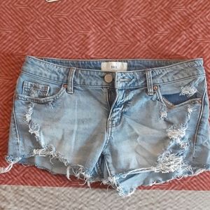 Buckel Jean shorts